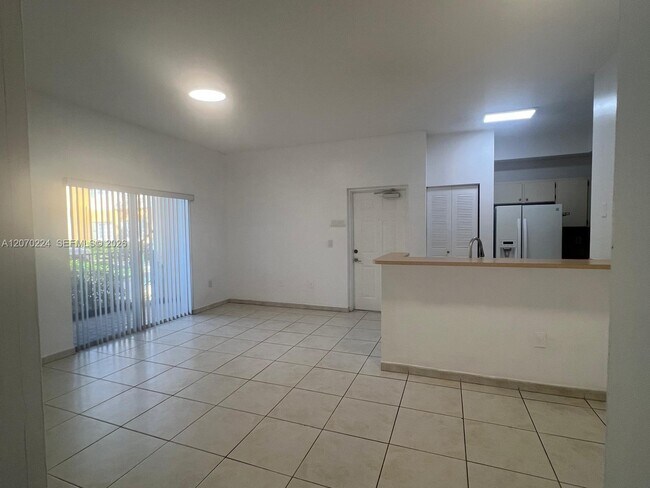 Foto del edificio - 7320 NW 114th Ave