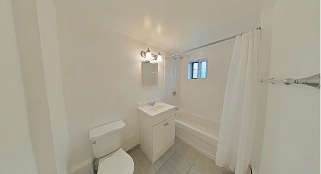 Building Photo - 36 Thorncliffe Park Dr