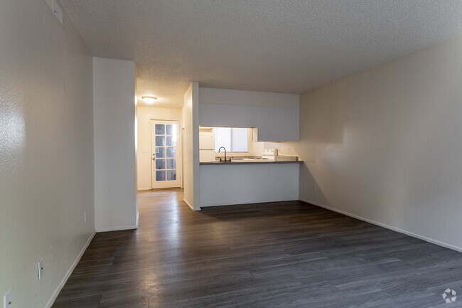 2BR, 2BA - 846 SF - La Cima Apartments