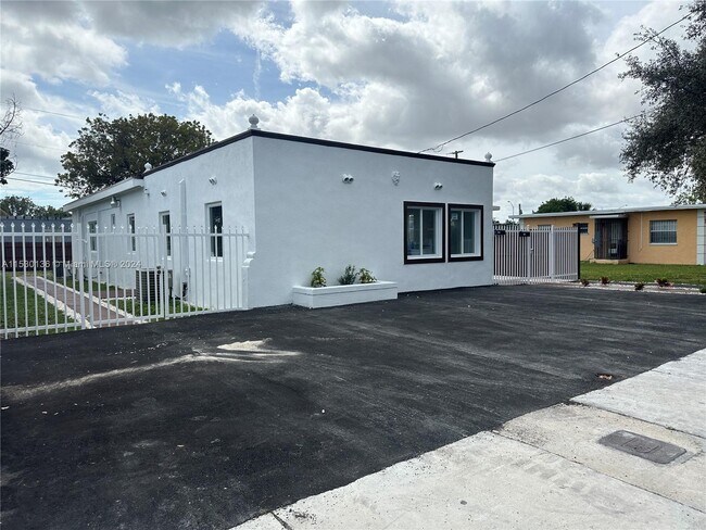 Building Photo - 1136 NW 55th St