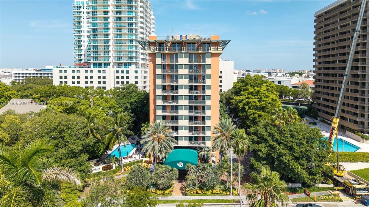 Primary Photo - 2951 S Bayshore Dr