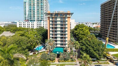 Building Photo - 2951 S Bayshore Dr
