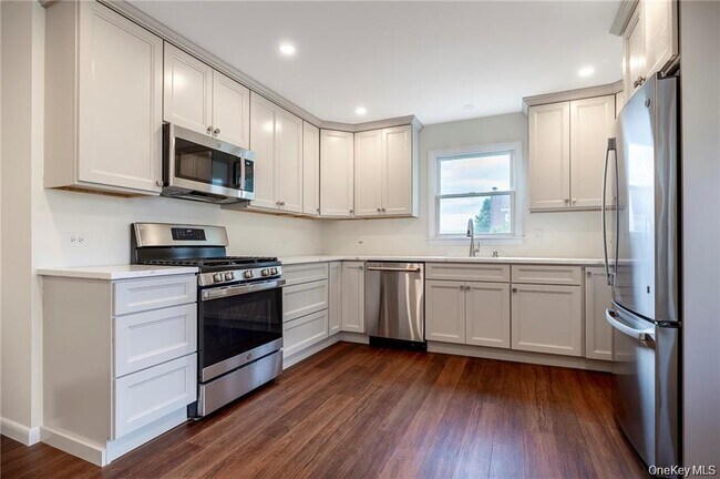 Foto del edificio - 107 Woodside Ave