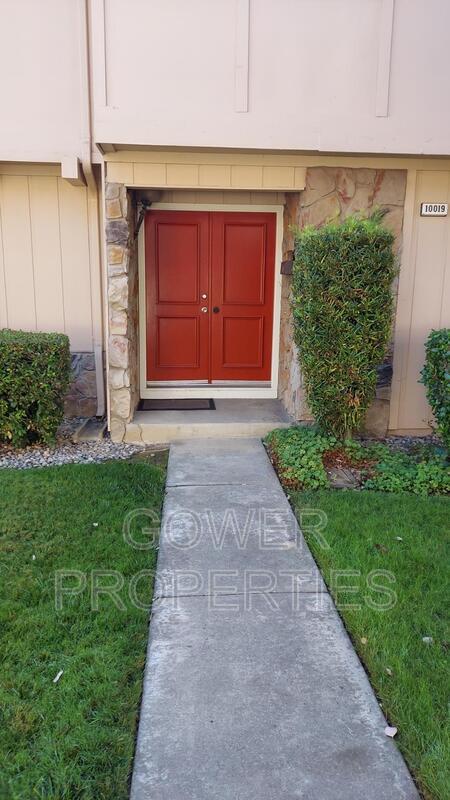 Foto principal - 10019 Dove Oak Ct
