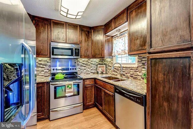 Foto del edificio - 13676 Barren Springs Ct