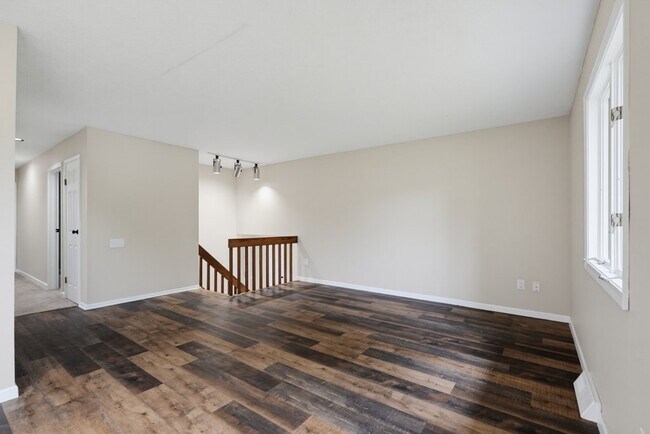 Foto del edificio - 5460 Echodell Ave NW