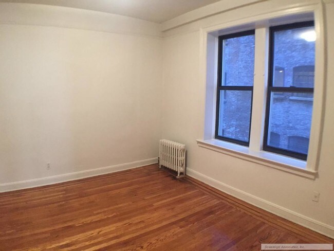Building Photo - 515 W 110th St