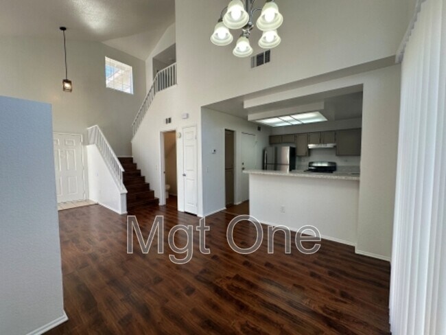 Foto del edificio - 1240 Lilac Ridge Dr
