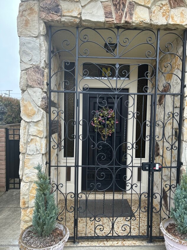 Primary Photo - 1515 Annie St