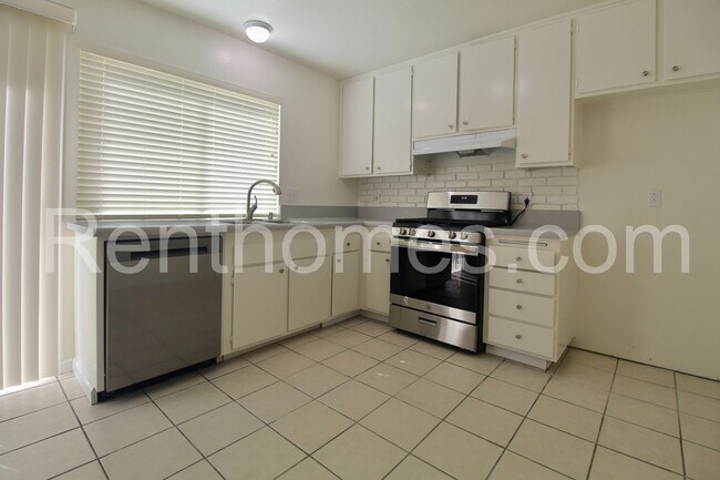 Building Photo - 8957 Bogata Cir