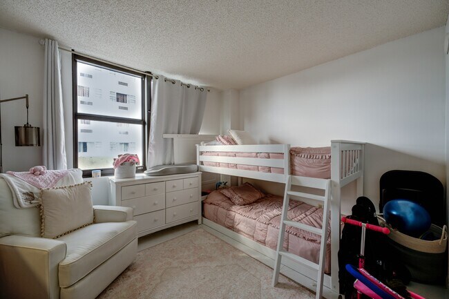 Building Photo - 4301 Collins Ave