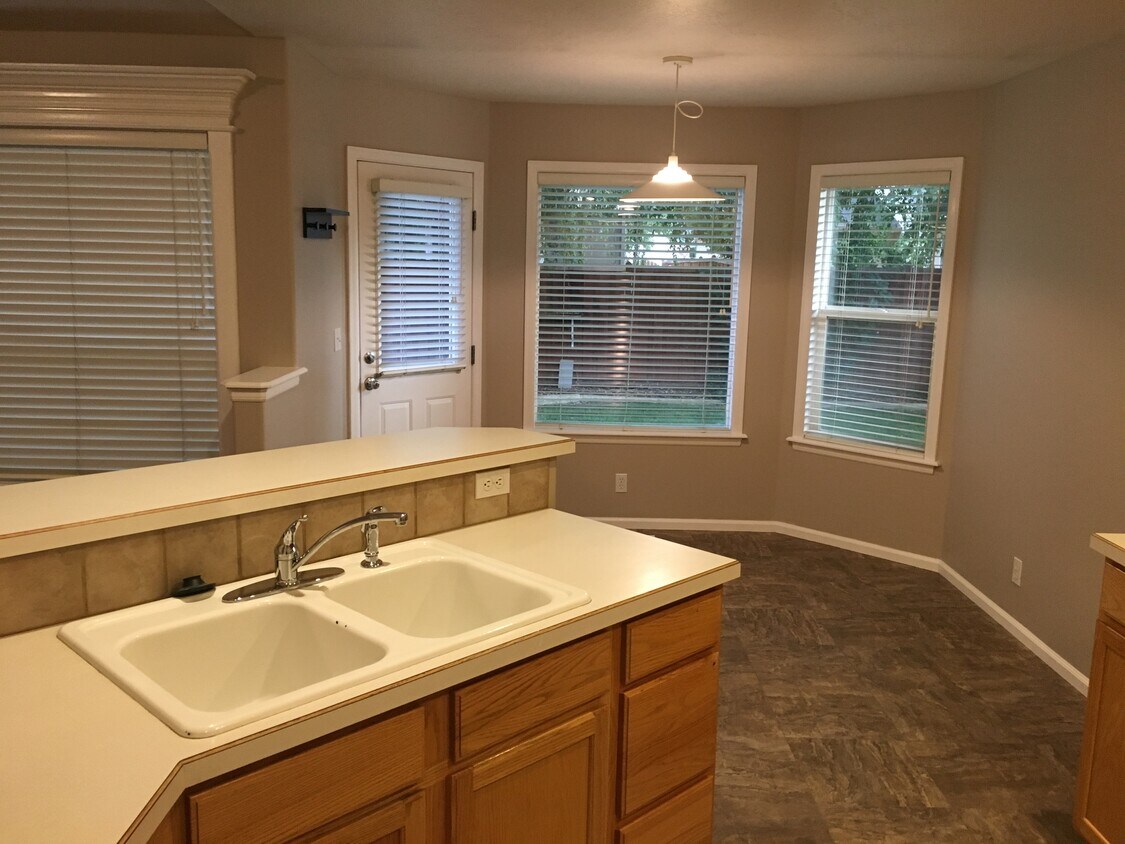 Foto principal - 14347 W Comisky Dr