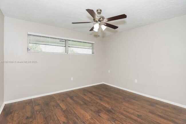 Foto del edificio - 8640 NW 25th St