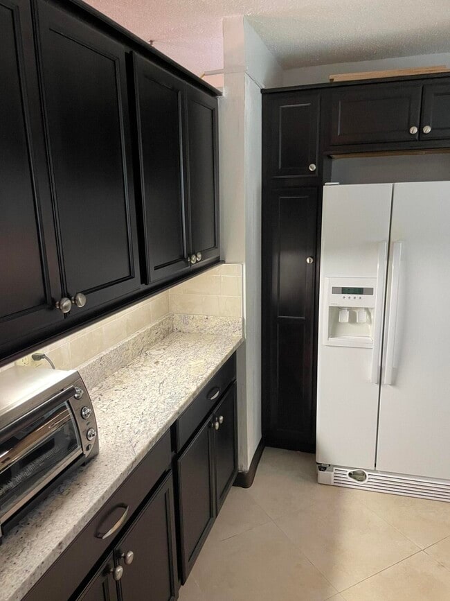 Building Photo - 1500 NE 13th Terrace