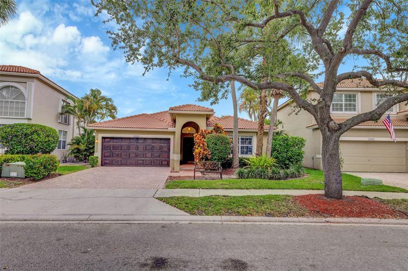 Foto principal - 16417 Sapphire Pl