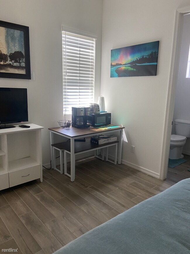 Building Photo - Studio, 1 bath House - 1483 East Dublin St...