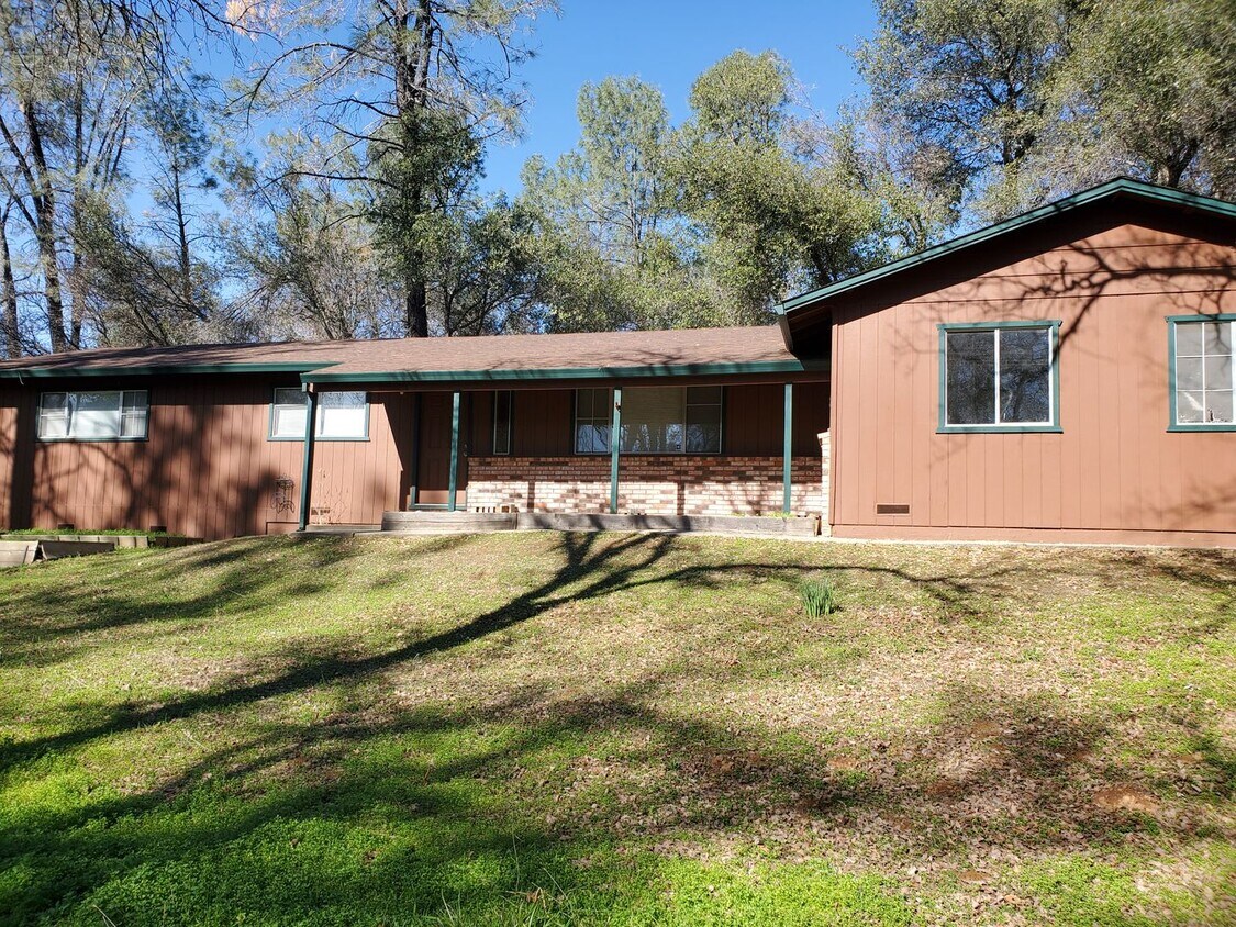 9098 Simmons Rd, Redding, CA 96001 House Rental in Redding, CA