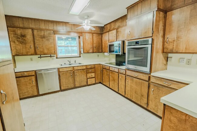 Foto del edificio - 1320 Magnolia Dr