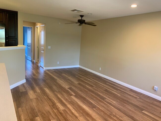 Building Photo - 73 Courant