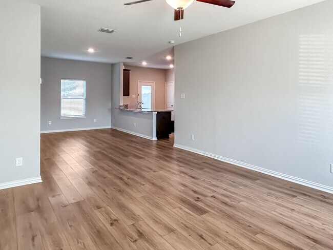 Foto del edificio - Beautifully Refreshed 3-Bedroom Home in Desirable Hightop Ridge