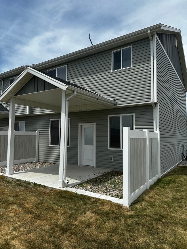 Building Photo - 49 Cedar Ln