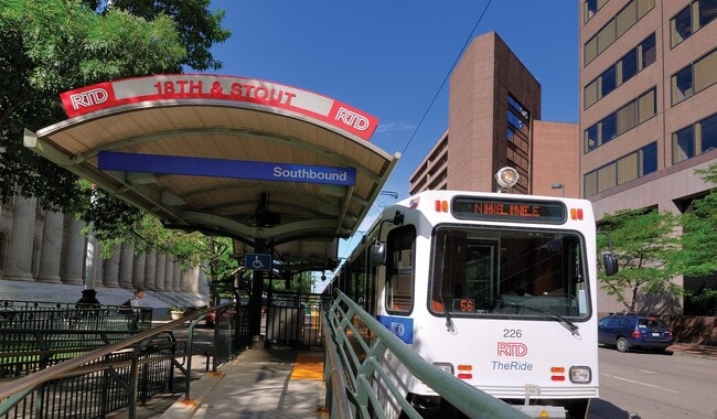 Ubicado cerca del transporte público RTD - Bank Lofts