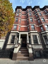Building Photo - 827 Washington St