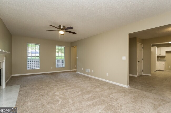 Building Photo - 278 Castleair Dr NE