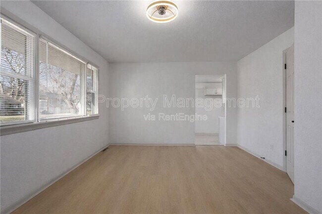 Foto del edificio - 609 SE Florence Ave
