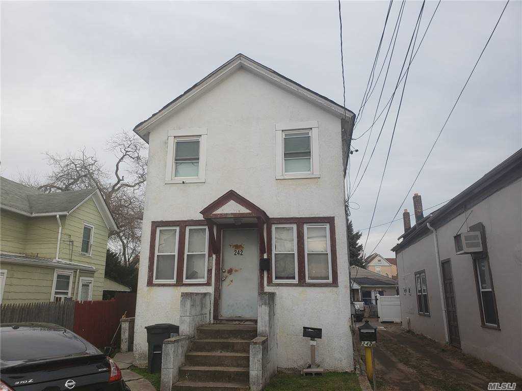 Foto principal - 242 Lawrence Ave