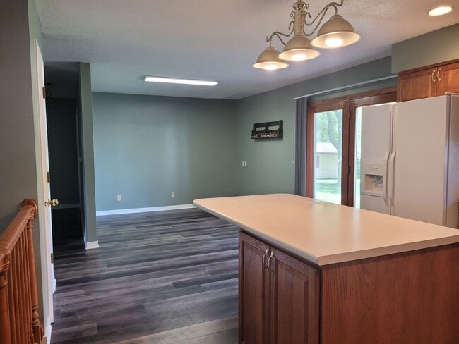 Building Photo - Clive Home on nearly 2 acres!