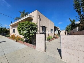 Building Photo - 1049 E 21st St