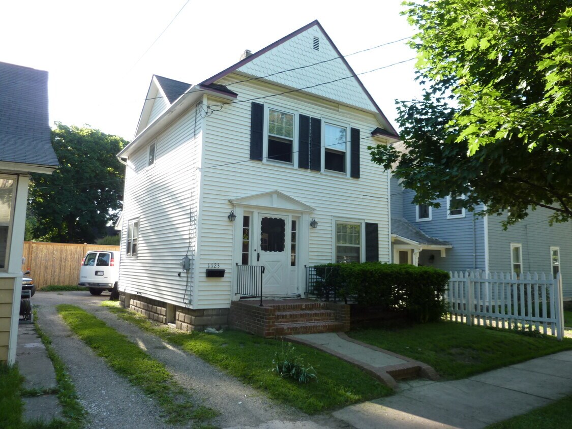 Foto principal - 1123 Merrill St
