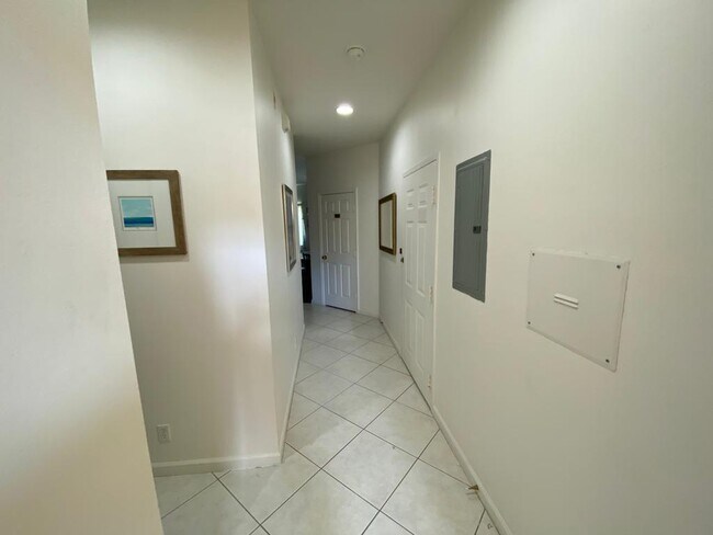 Foto del edificio - 8323 Mulligan Cir