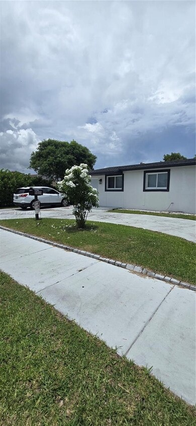 Foto principal - 9805 Marlin Rd