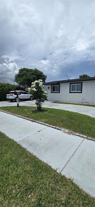 Primary Photo - 9805 Marlin Rd