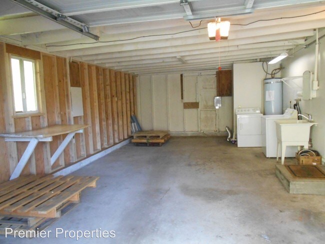 Building Photo - 99270 Winchuck River Rd