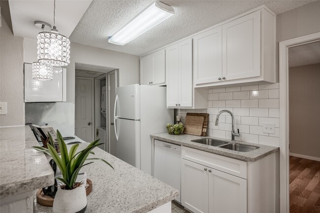 Foto del edificio - 12660 Ashford Point Dr