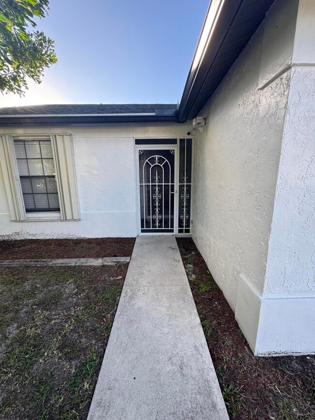 Foto del edificio - 1371 Thornbank Ln