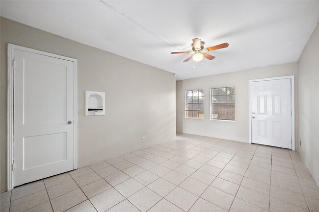 Building Photo - 806 3rd Ave N