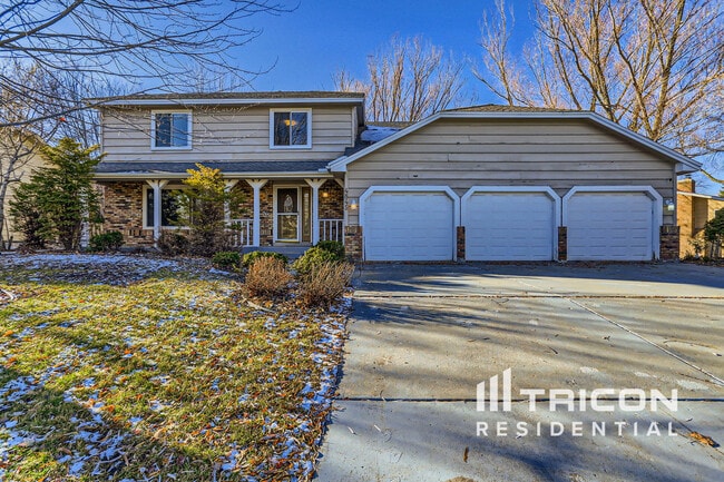 Building Photo - 4845 Orleans Ln N