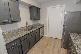 Building Photo - 1617 Northwood St