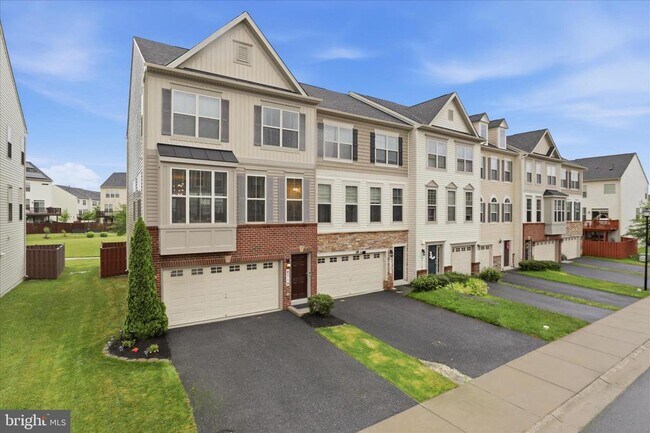 Building Photo - 4719 Cambria Rd