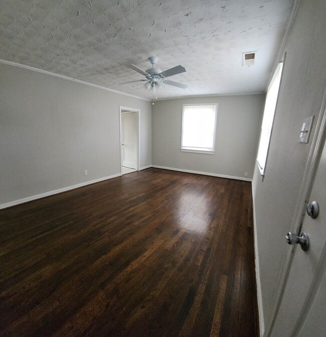 Foto del edificio - 1105 E 16th St