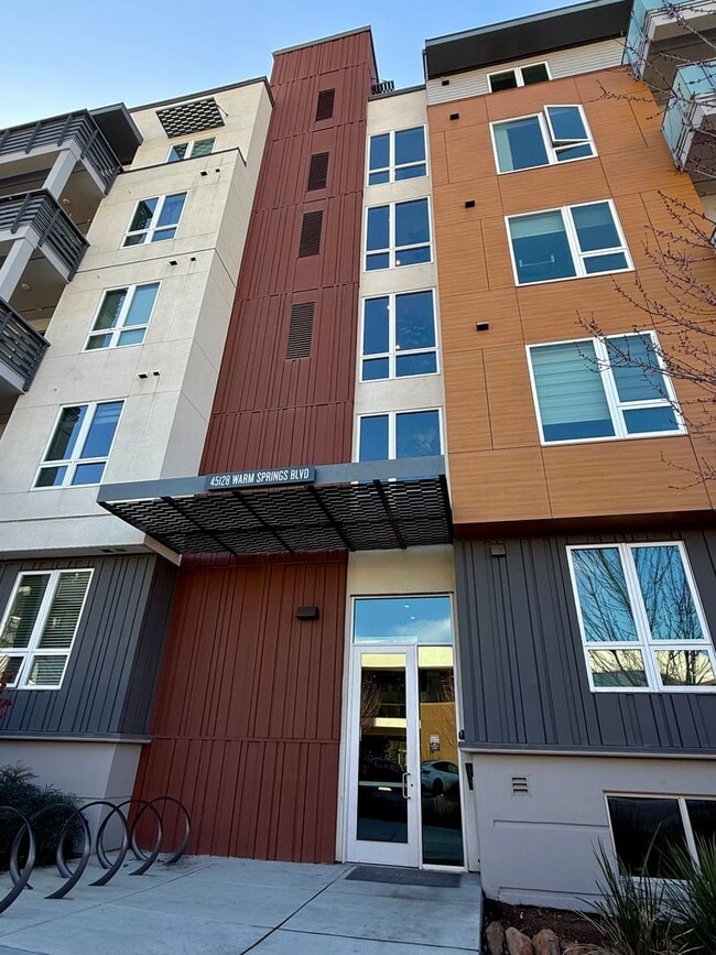 Building Photo - 45128 Warm Springs Blvd