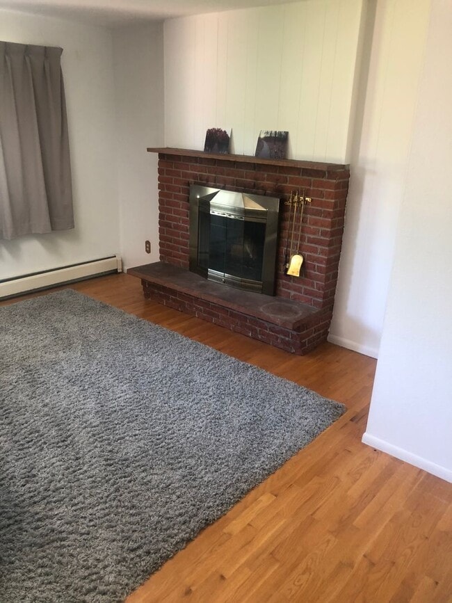 Building Photo - Ranch-style home in a quiet, established neighborhood