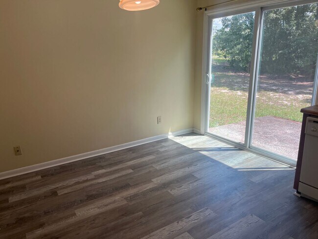 Foto del edificio - 2 Bed, 1.5 Bath Townhouse