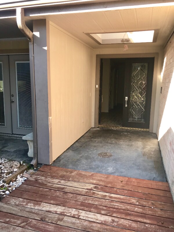 Building Photo - 15918 Red Willow Dr
