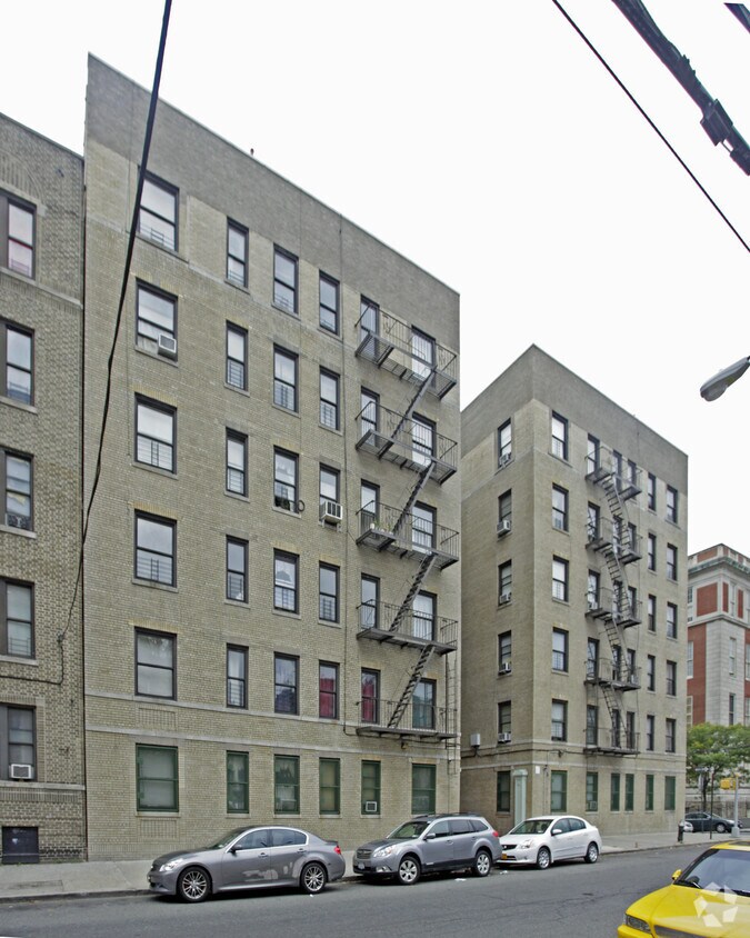 Building Photo - Wakefield Court