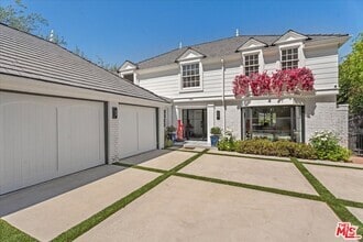 Building Photo - 1400 Club View Dr